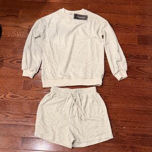 Women’s gray Sweatshirt and Shorts Set size small brand new!